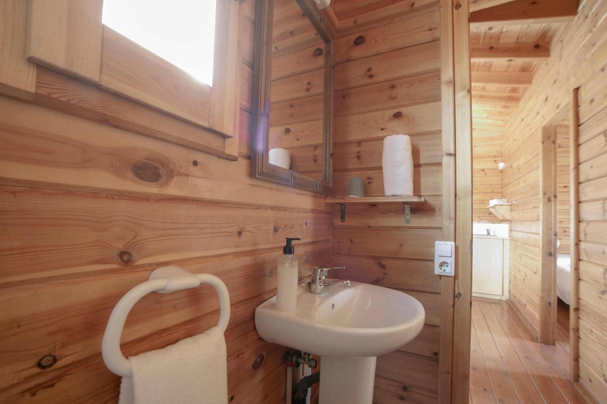 Ecologic Vinyols Camp Hotel Vinyols i Els Arcs Bagian luar foto